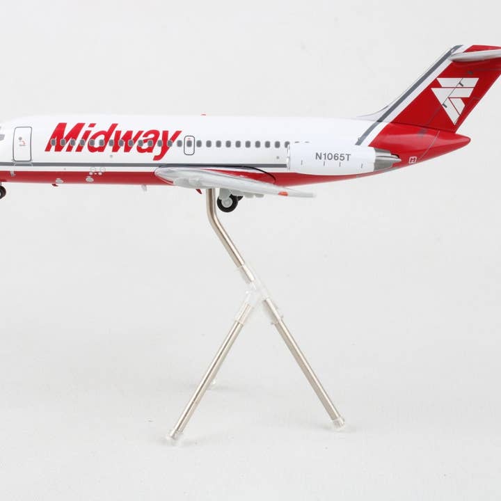 Daron Worldwide Trading - Wholesale Decorative Tabletop Object - GEMINI200 MIDWAY DC-9-15 1/200 REG#N1065T3