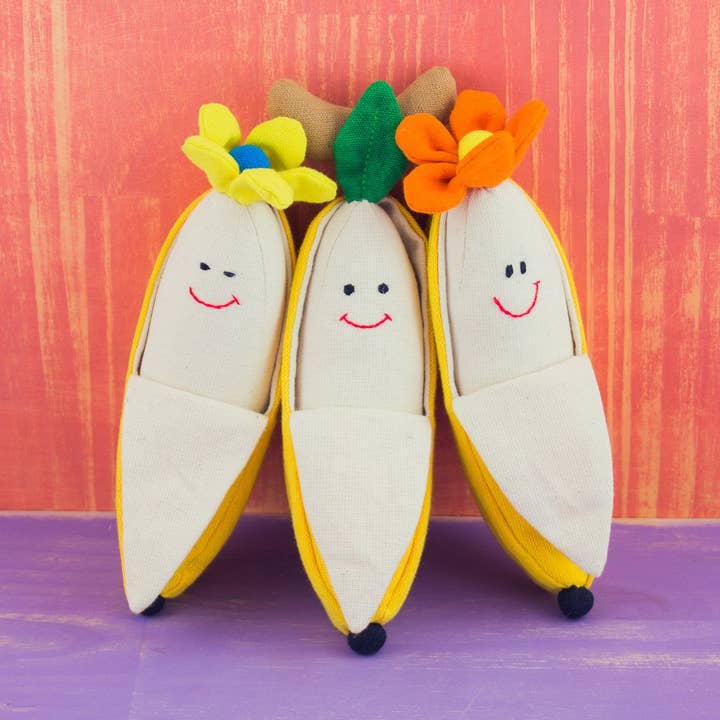 Secouer une grappe de bananes pour la vente par Mr. Ellie Pooh