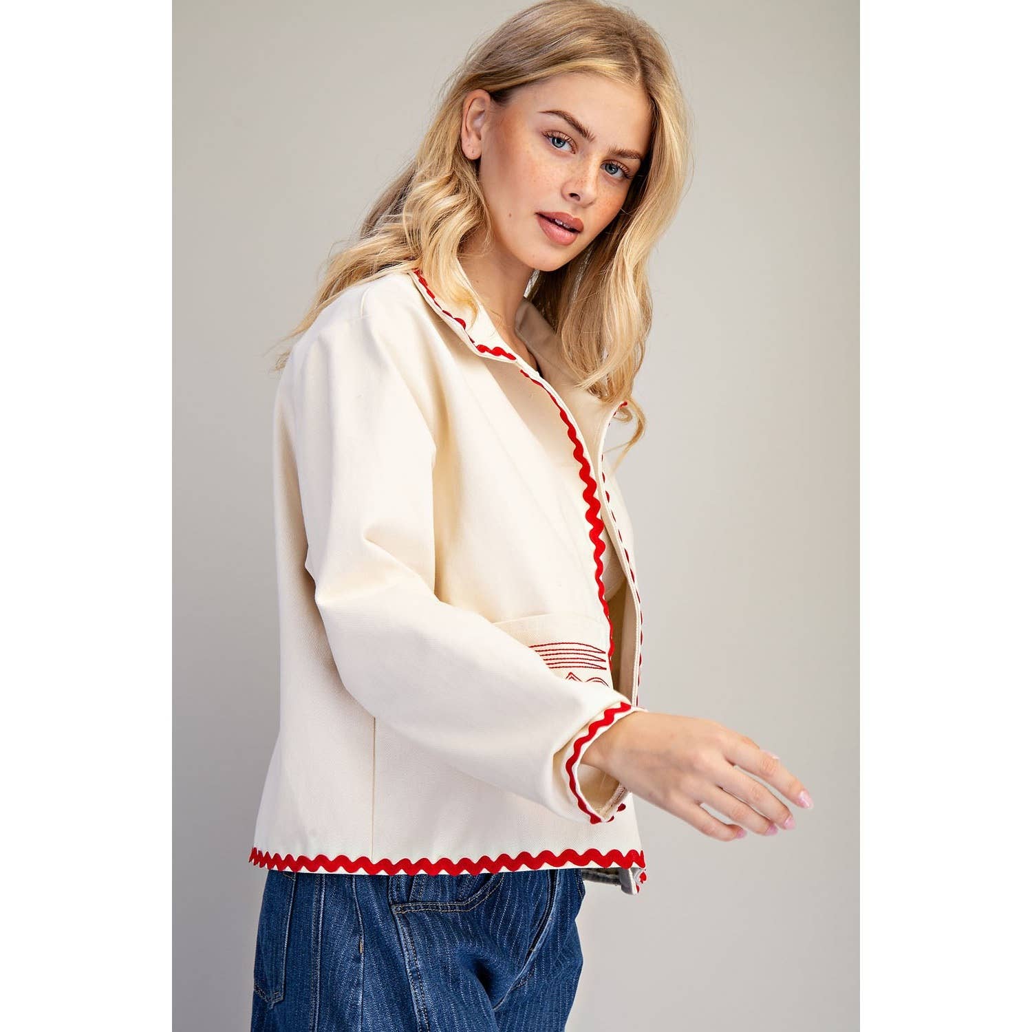 HAVREGRYN Jacka med broderad ric rac-kant för wholesale på Faire3