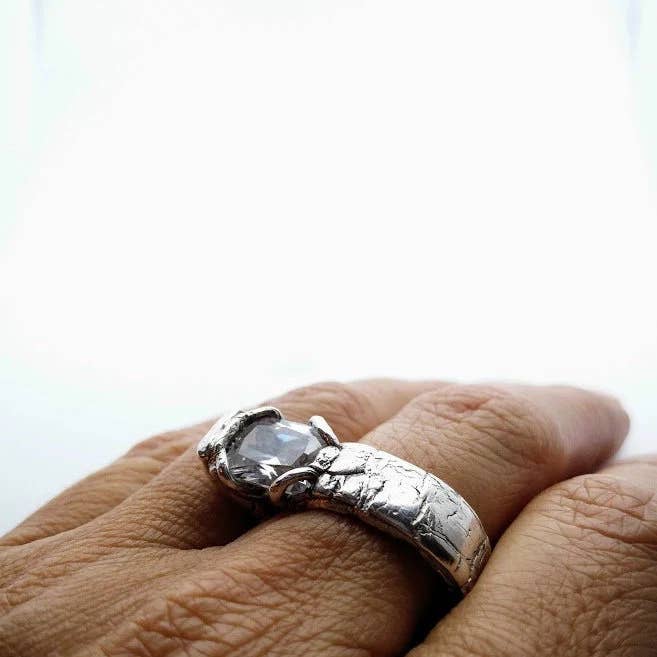 Sophisticated ring with Zirconia for love für den Großhandel von ArtBi Design