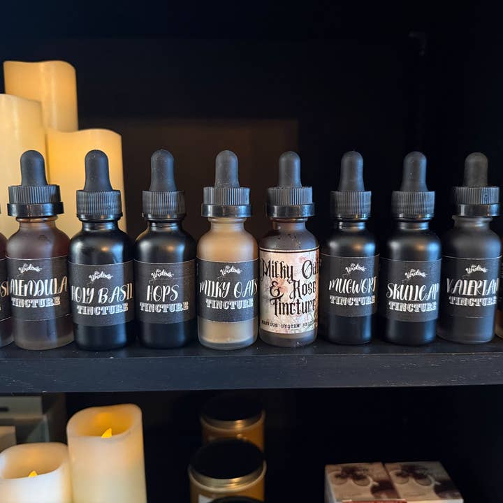 Tinture semplici di erbe per la vendita all'ingrosso da parte di Widow