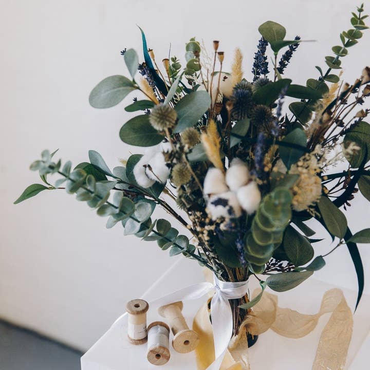 Hidden Botanics - Venta al por mayor Flores artificiales - Ramo de novia con flores secas y artificiales, verde oscuro y blanco, número 27