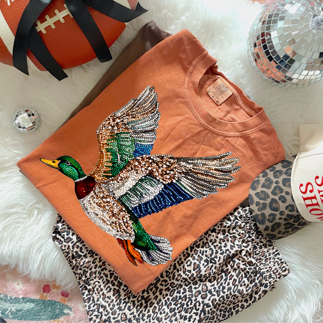 Southern Backroad Tees LLC - Venta al por mayor Camiseta estampada - Mujer - Camiseta de Pato Mallard con Falsos Diamantes de Imitación1