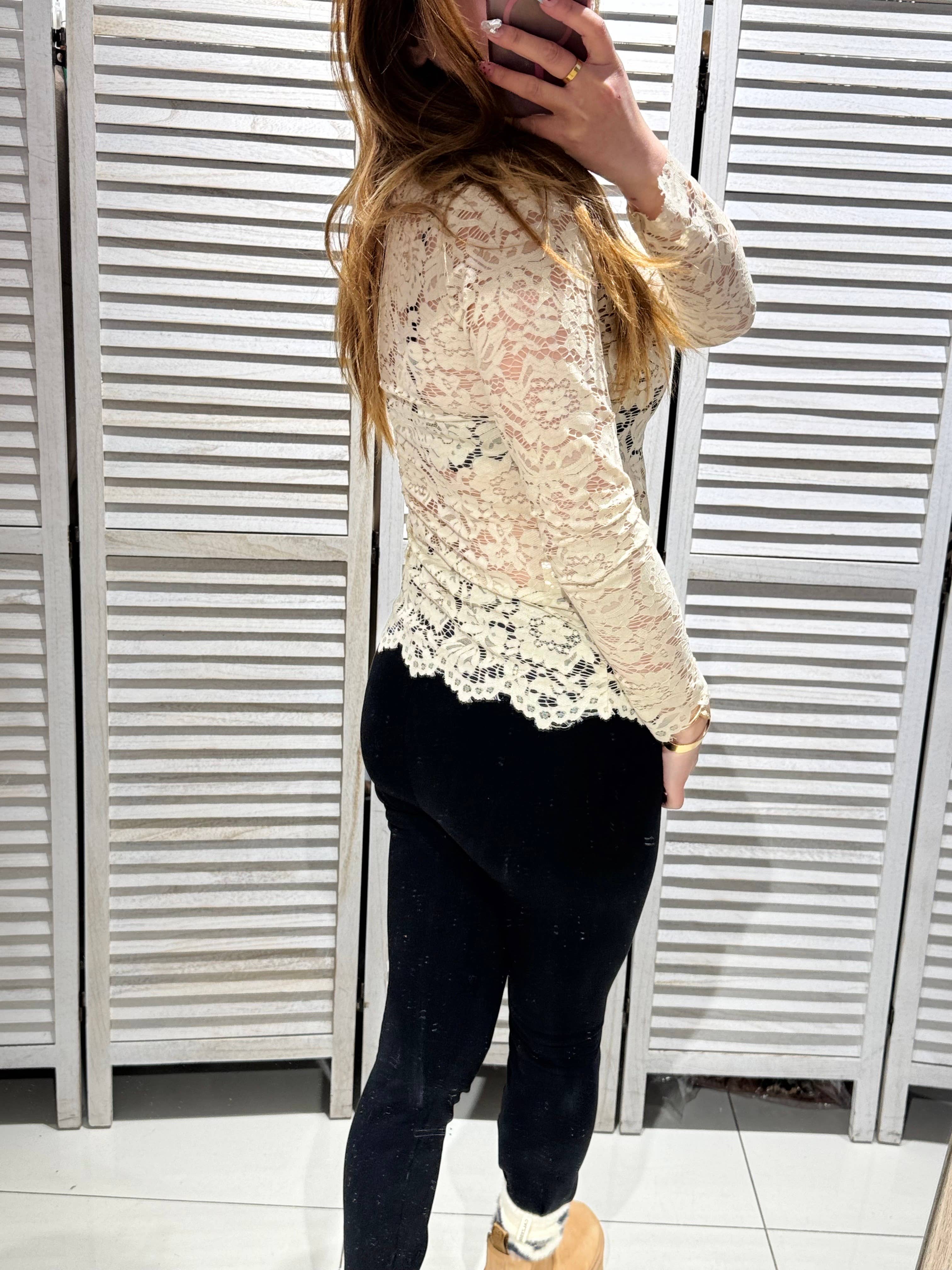 VICTORIA&ISAAC - Wholesale Blouse - Women's - Long-sleeve lace top - 2556ecru1