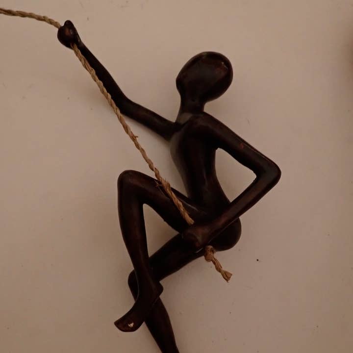 Climbing Athlete Figurines Bronze Wall Art for wholesale by Ubud Glass