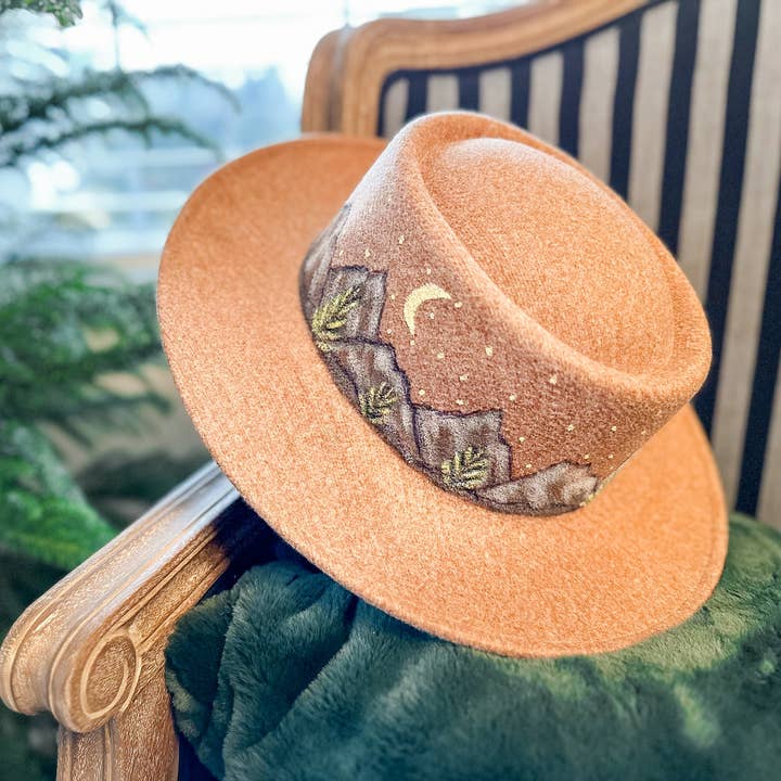 New England Wild Linen Feather Ladies Top Hat New England Wild Linen Feather Ladies Top Hat
