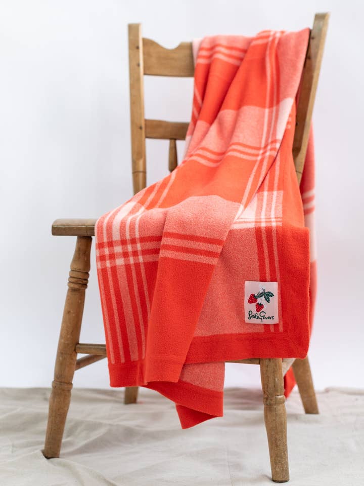 THROW BLANKET Strawberry Plaid for wholesale by Lesley Evers