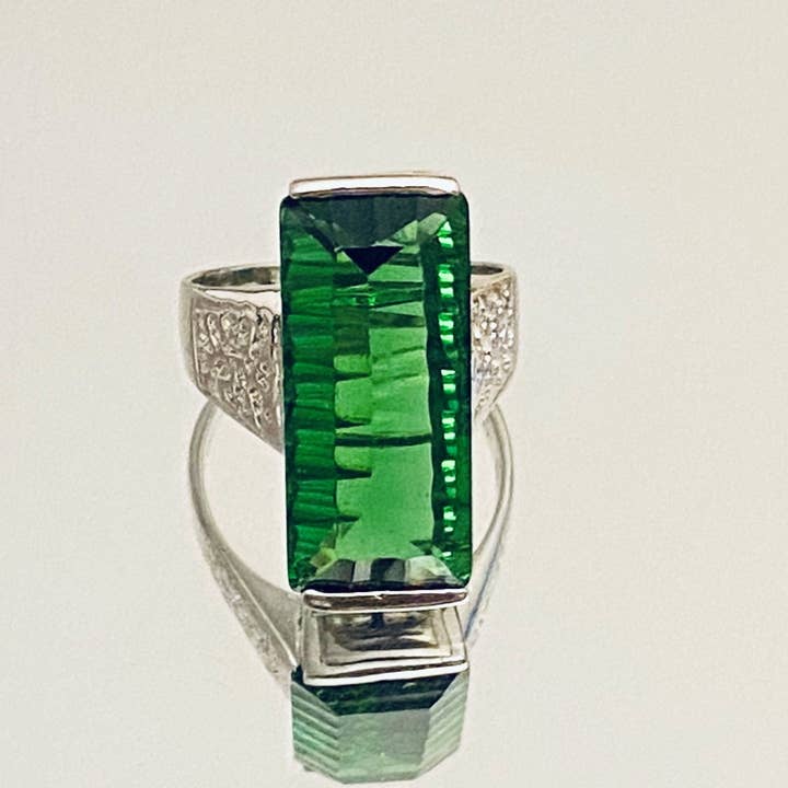 Anello in argento sterling con elenite verde classica di Mt St Helens per la vendita all'ingrosso da parte di Twan Kee Jewelry