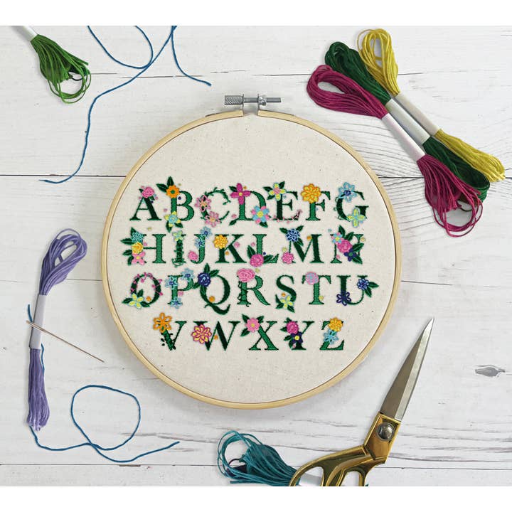 West Design Products - Wholesale Borduurbenodigdheden - Sew & So On borduurpakket - Floral Sampler2