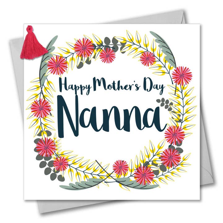 Carte de fête des mères, couronne de feuilles jaunes, Nanna, ornée d'un pompon pour la vente par Claire Giles Ltd