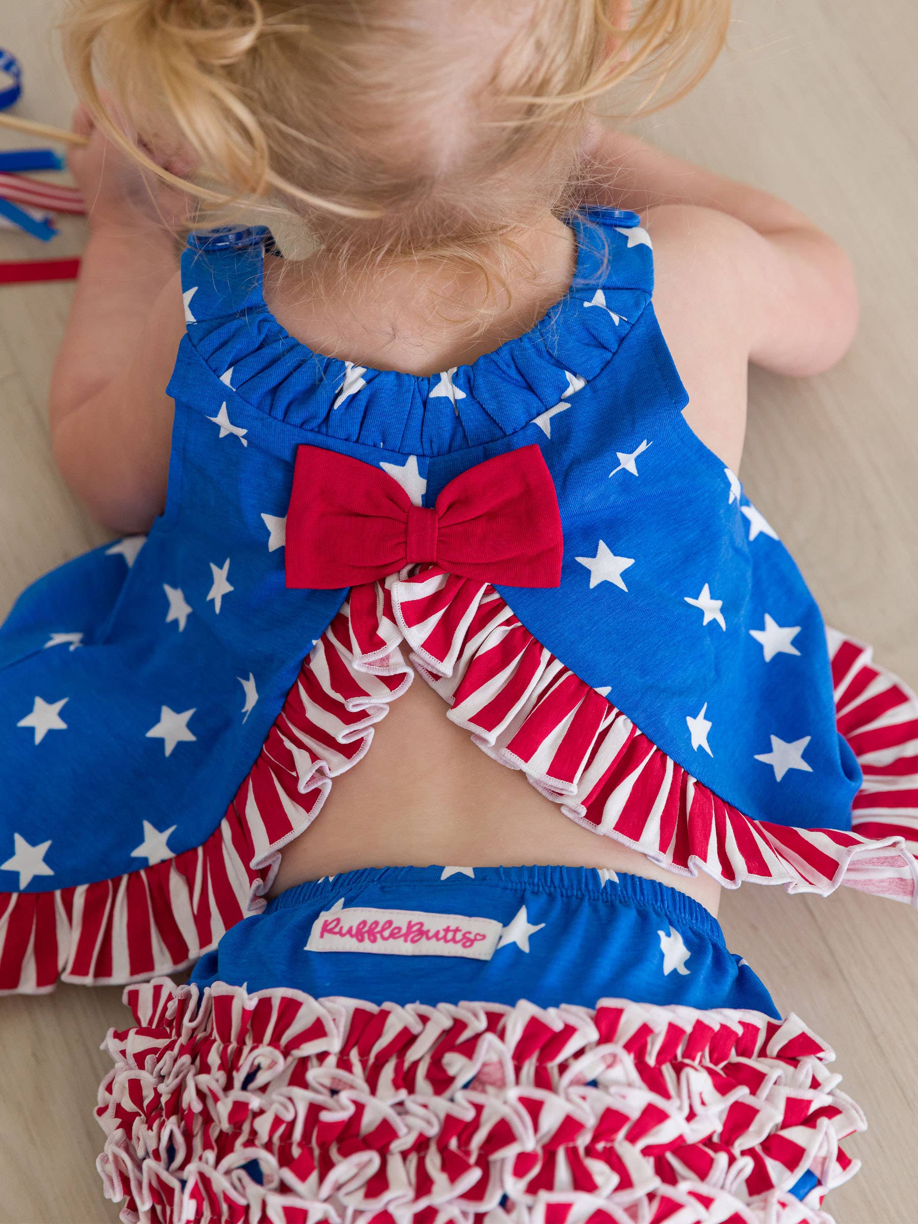 RuffleButts + RuggedButts – wholesale Set med topp och shorts – baby – Bebisflickor Stjärnor & Ränder Stickad Svängtopp & Bloomer-set7