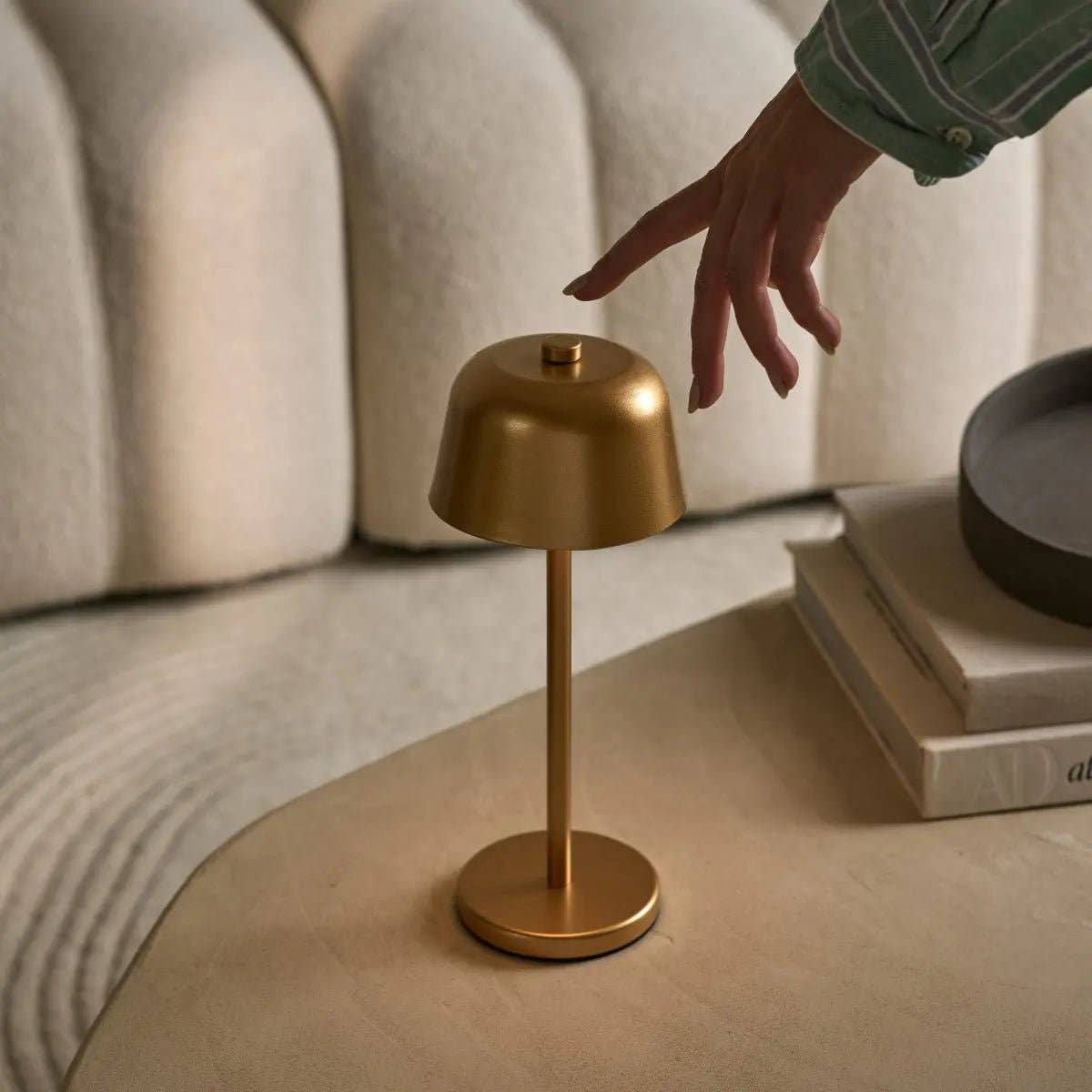 Tavellio - Wholesale Accent/Desk Lamp - Anton Gold Rechargeable Table Lamp | Sleek & Cordless Lighting9