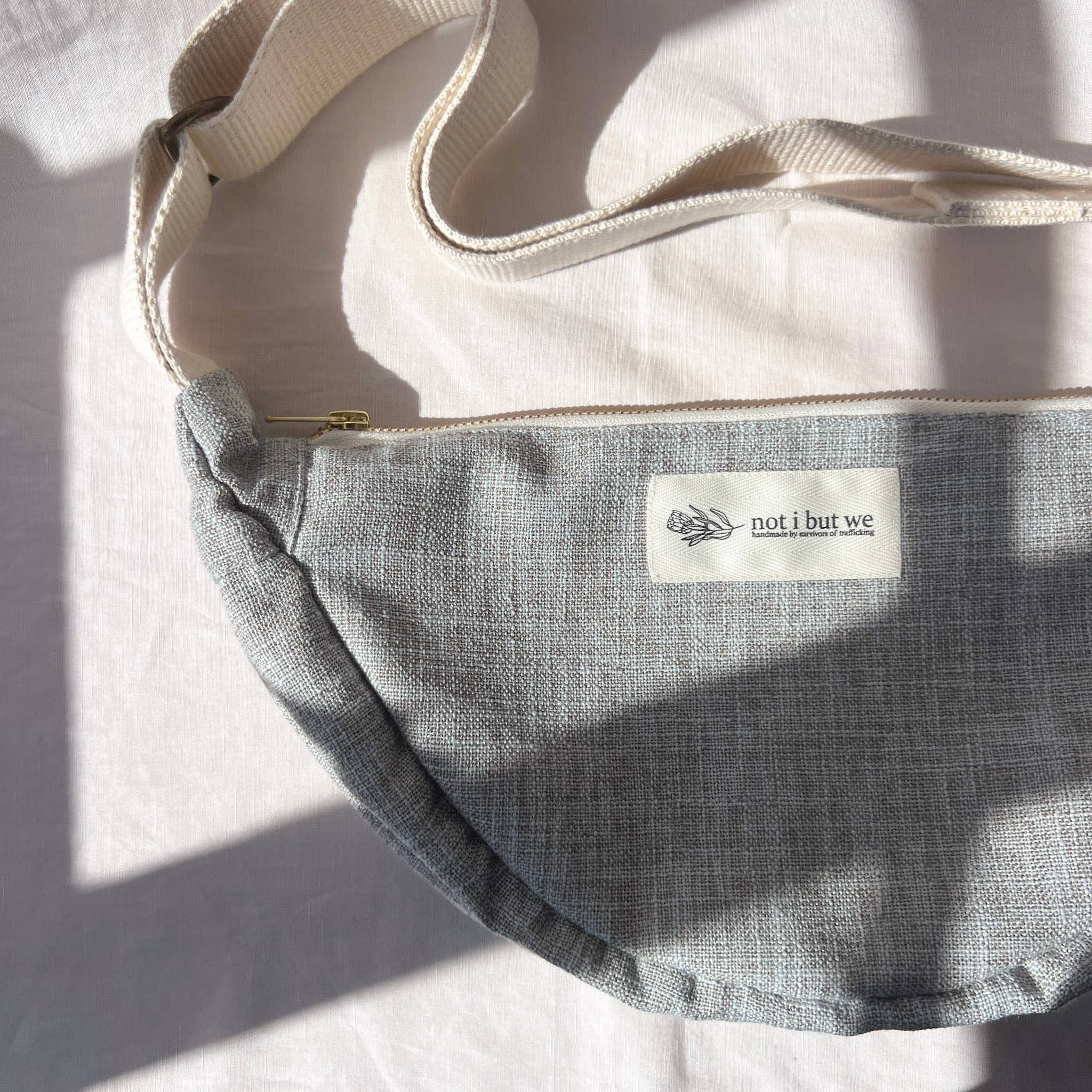 Not I But We - Vente Sac ceinture – unisexe - Sacs bandoulière recyclés | Fabriqués de manière éthique par des survivants11