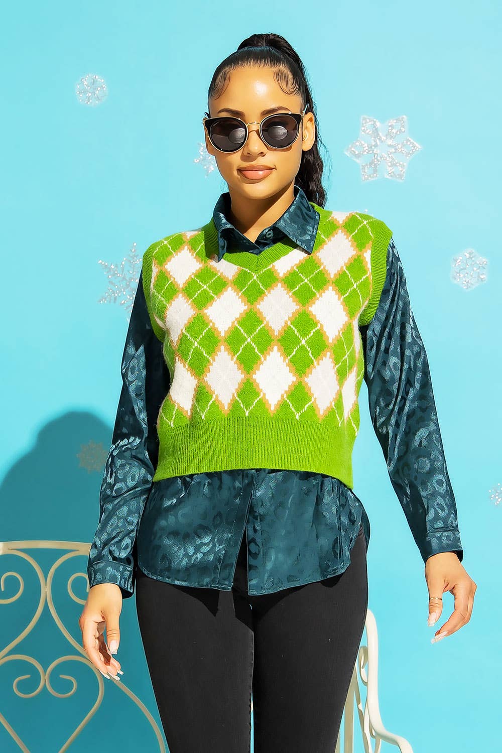 Sweet Generis - Venta al por mayor Chaleco de punto - Mujer - CHALECO CON CUELLO EN V Y PATRÓN DE ARGYLE DE PUNTO GRUESO1