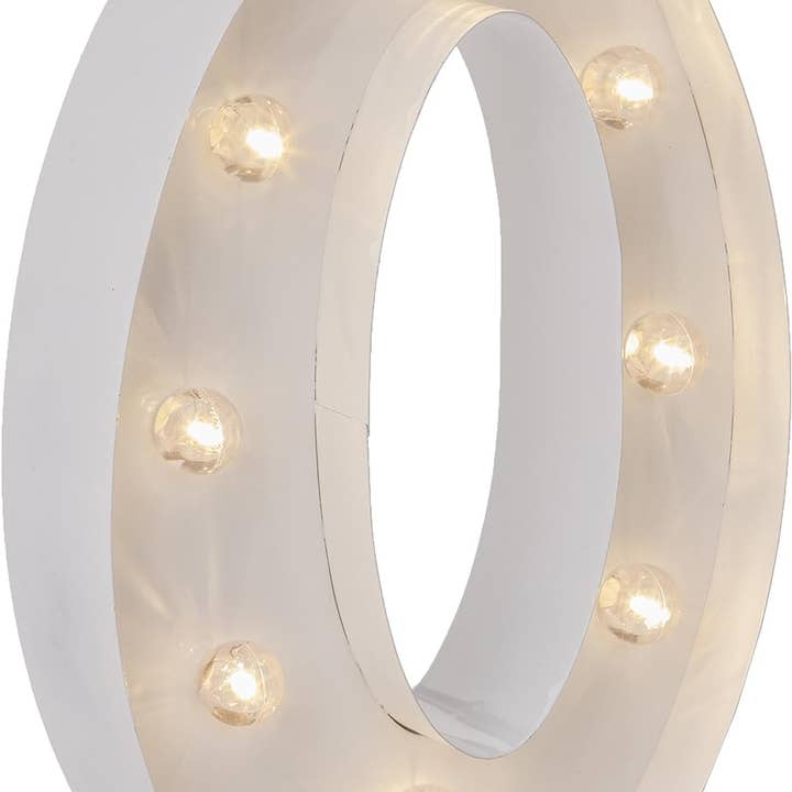 Chapiteau lumineux en métal blanc - Lettre O pour la vente par JFL Enterprises