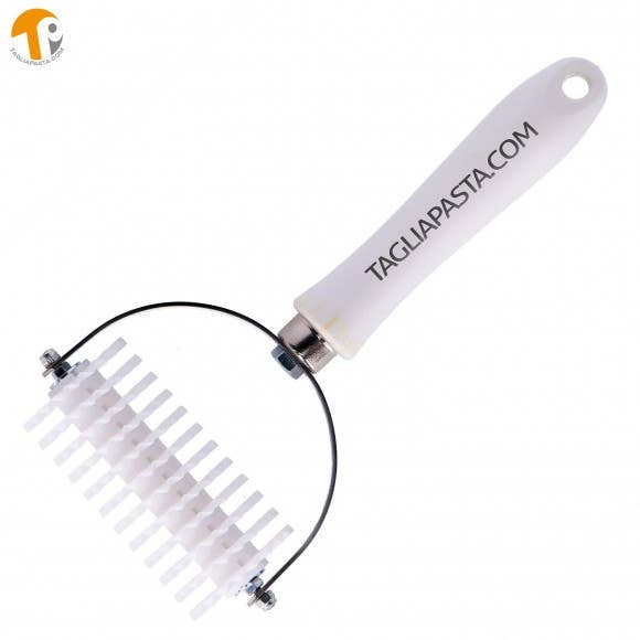 Tagliapasta - Wholesale Pasta Maker - Pasta Cutter with 12 Serrated plastic Blades1