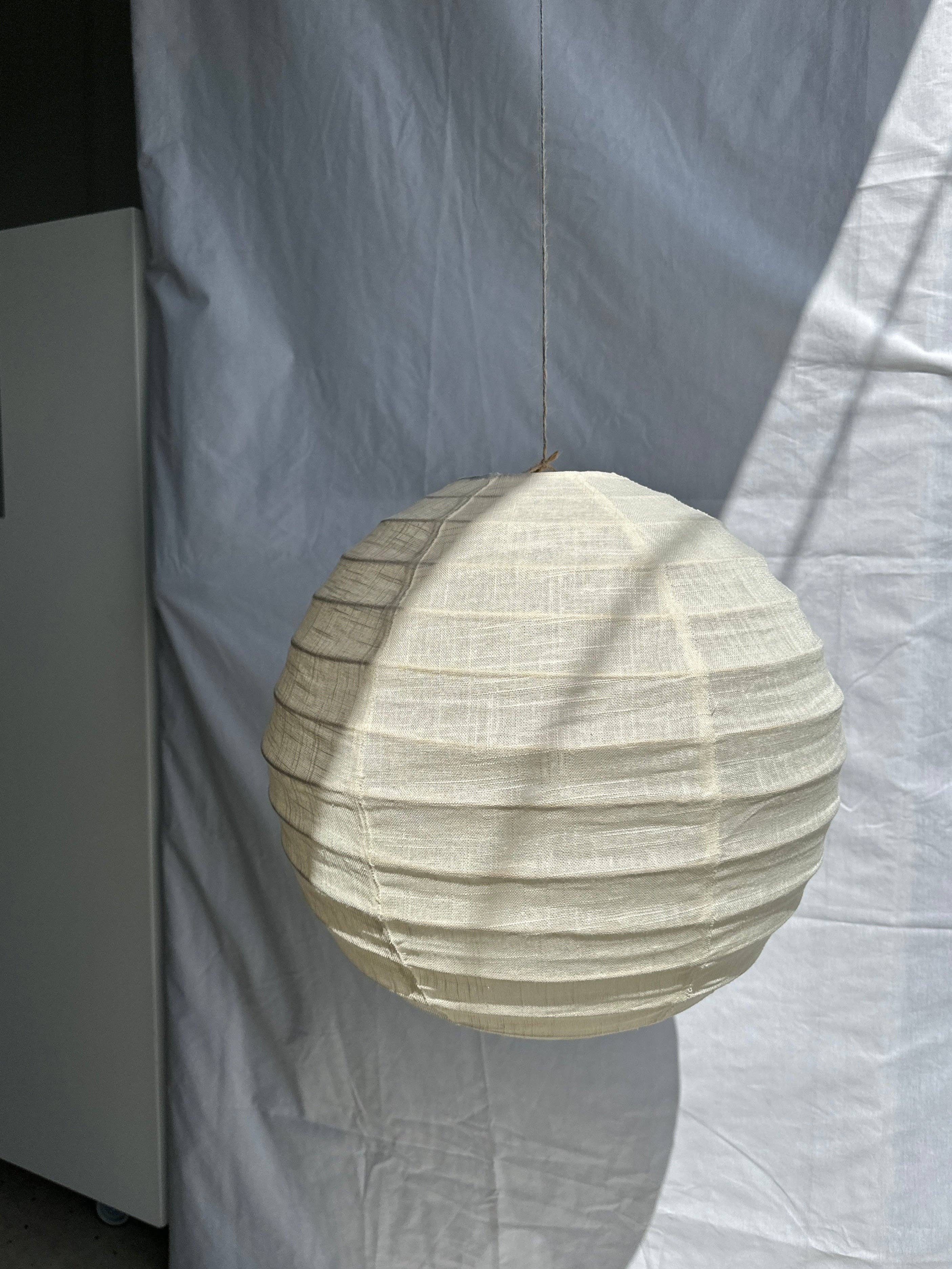 Office Objets - Wholesale Chandelier/Hanging Light - Medium round Japanese-style pendant light in rattan and natural linen D:407