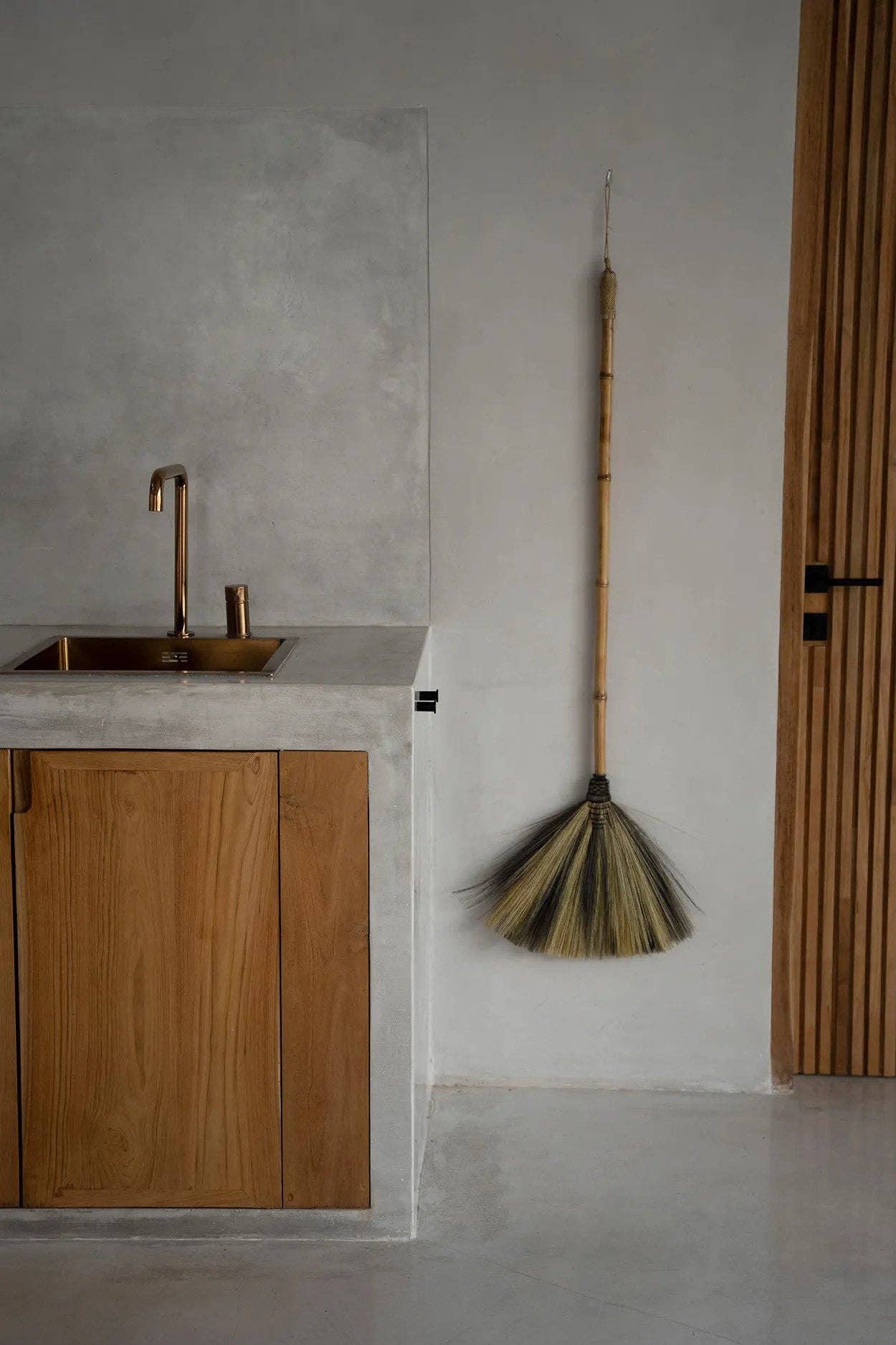 Bazar Bizar Living - Wholesale Broom - The Big Broom - Natural Black3