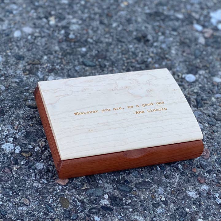 Mikutowski Woodworking - Venta al por mayor Joyero/organizador de joyas - Caja Tranquility de madera grabada con frases superventas11