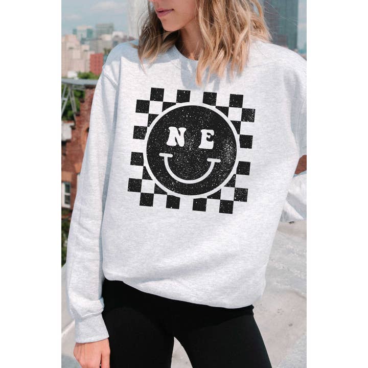 Sudadera gráfica con cara feliz de damero de NEBRASKA para venta al por mayor de A. BLUSH CO