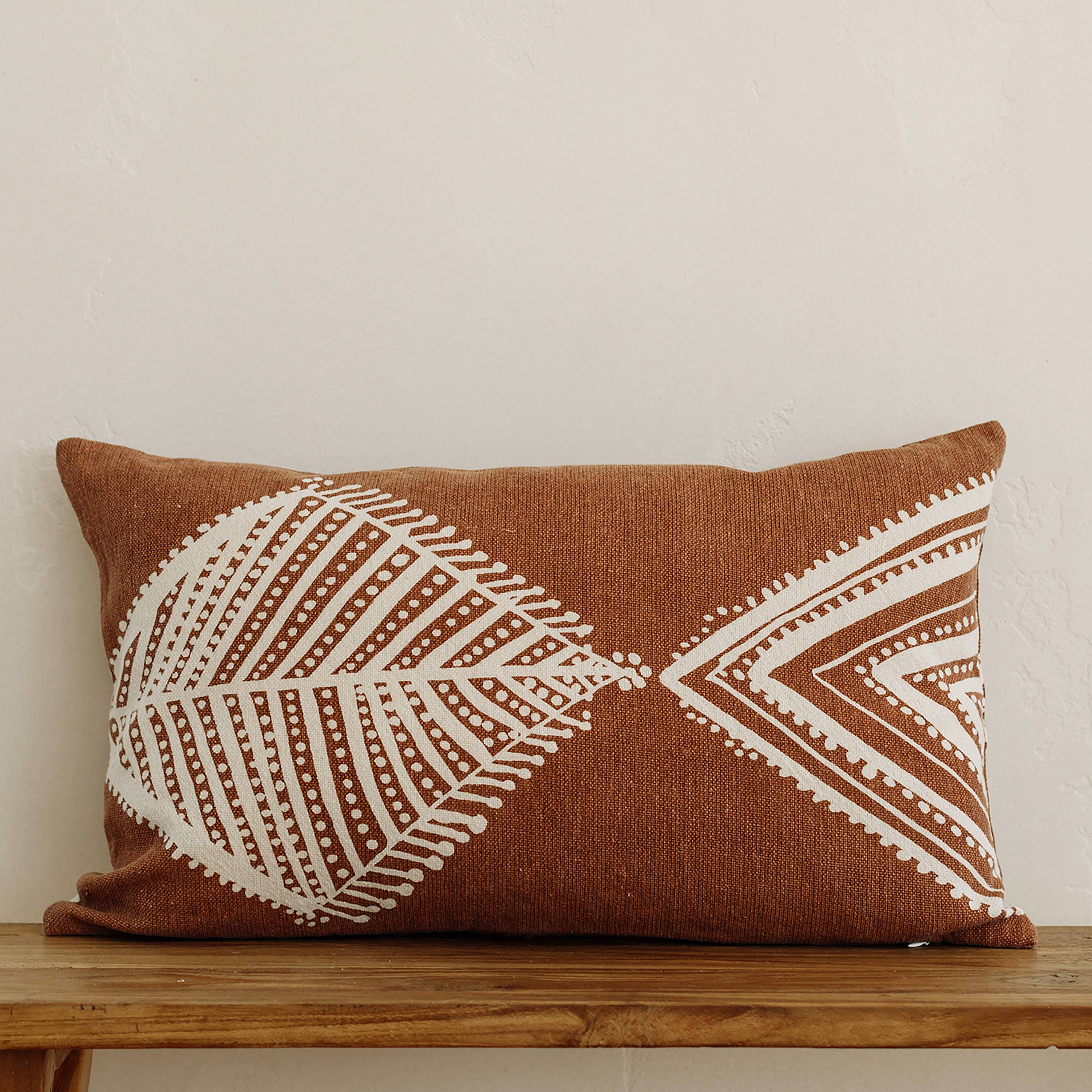 NAKI & SSAM INC. - Wholesale Throw Pillow Cover - Meraki Collection 24in.x14in.Gond Art-Inspired Printed Fish22