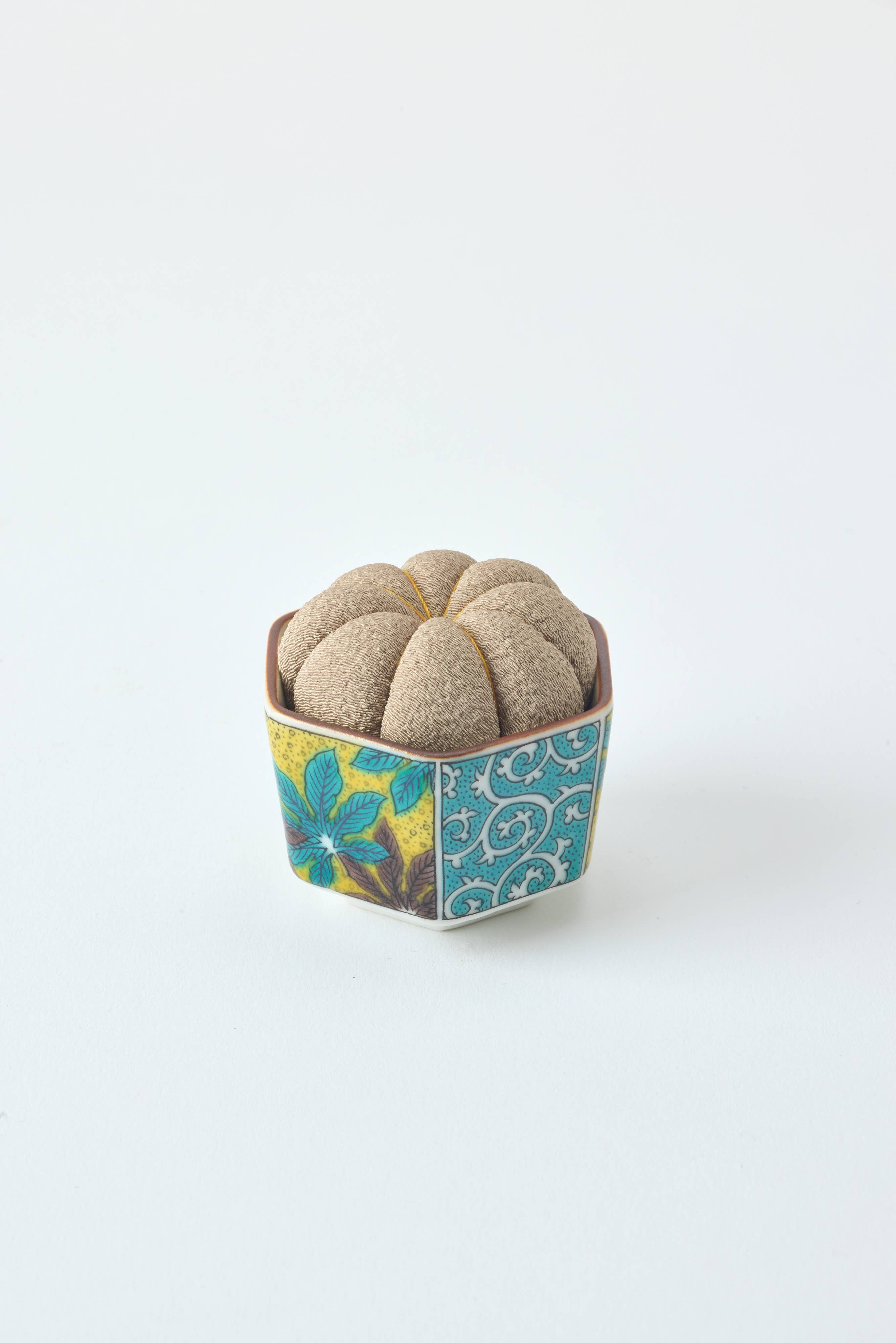 hiro - Wholesale Embroidery/Cross Stitch Supplies - Kutani  Pincushion  Yoshidaya3