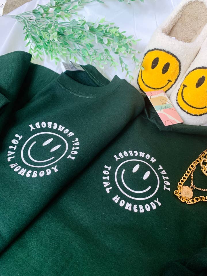 Sweatshirt « Homebody » pour la vente par Jazenzel Canada