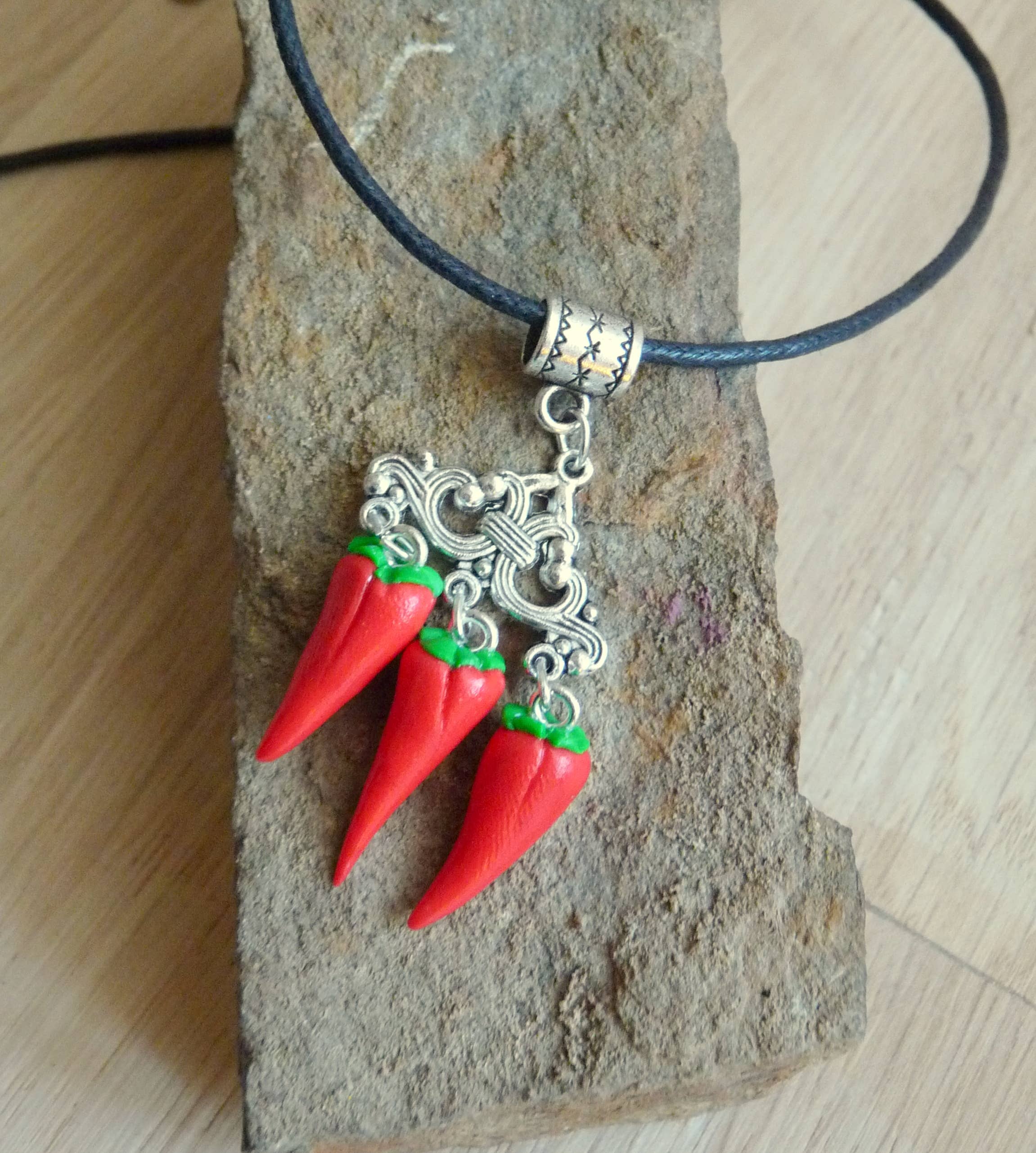 Sofishops - Wholesale Pendant/Charm Necklace - Basque pendant 3 peppers9