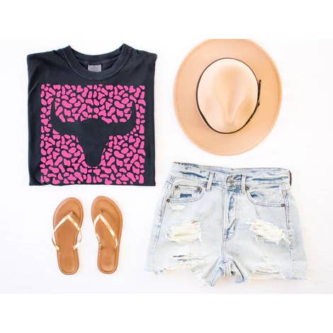 T-shirt graphique Longhorn rose pour la vente par MBD Printing and Design