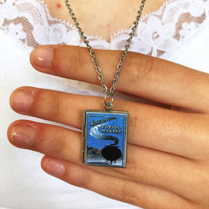 Marshall and Rose - Wholesale Locket necklace - Book Locket Harry Potter - Advanced Potion Making5