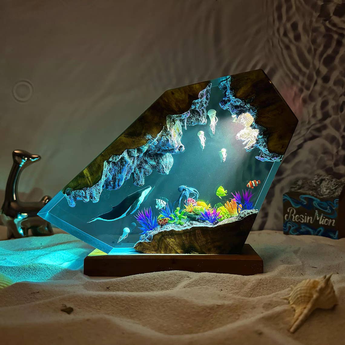 Merchemy - Wholesale Accent/Desk Lamp - Humpback Whale and Jellyfish Resin Ocean Marine Lamp Decor1