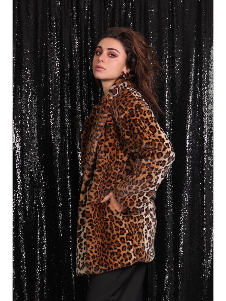 Estampado animal Abrigo suave con estampado de leopardo y botones con bolsillos 81256 de venta al por mayor en Faire1