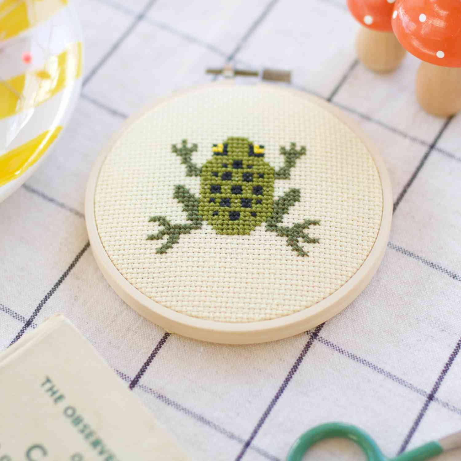 Cotton Clara Craft Kits & Supplies - Wholesale Embroidery/Cross Stitch Supplies - Frog Cross Stitch Kit1