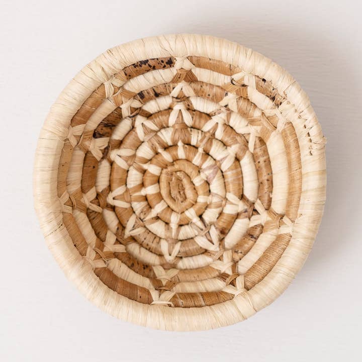 MAADILI COLLECTIVE - Wholesale Ornament - Mini Basket Ornament ~ Banana Fiber Starburst0
