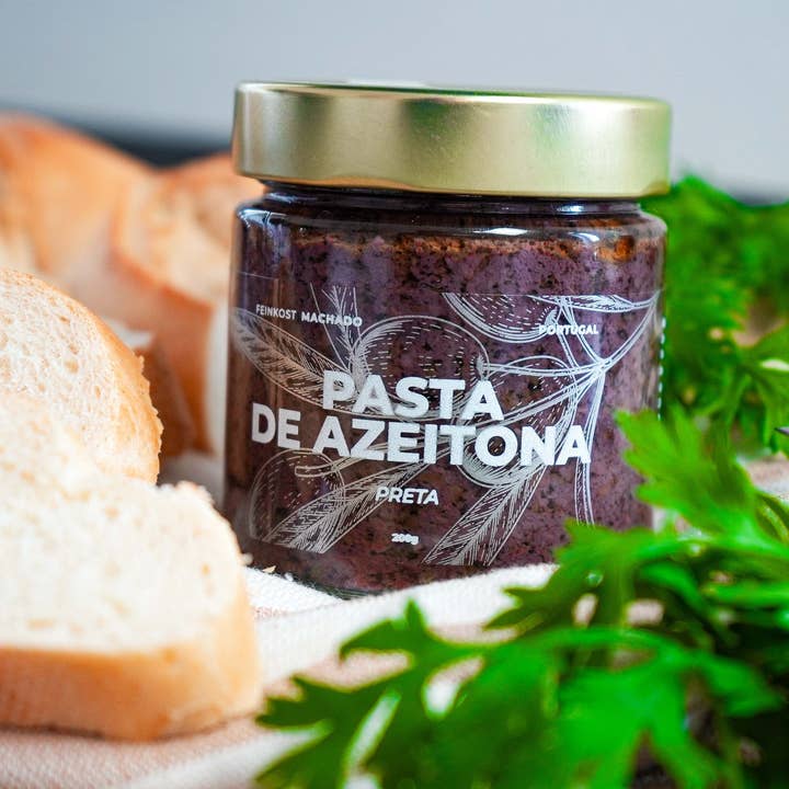 Machado GmbH – Großhandel Oliven – Schwarze Olivenpaste Mediterraner Genuss aus Portugal1