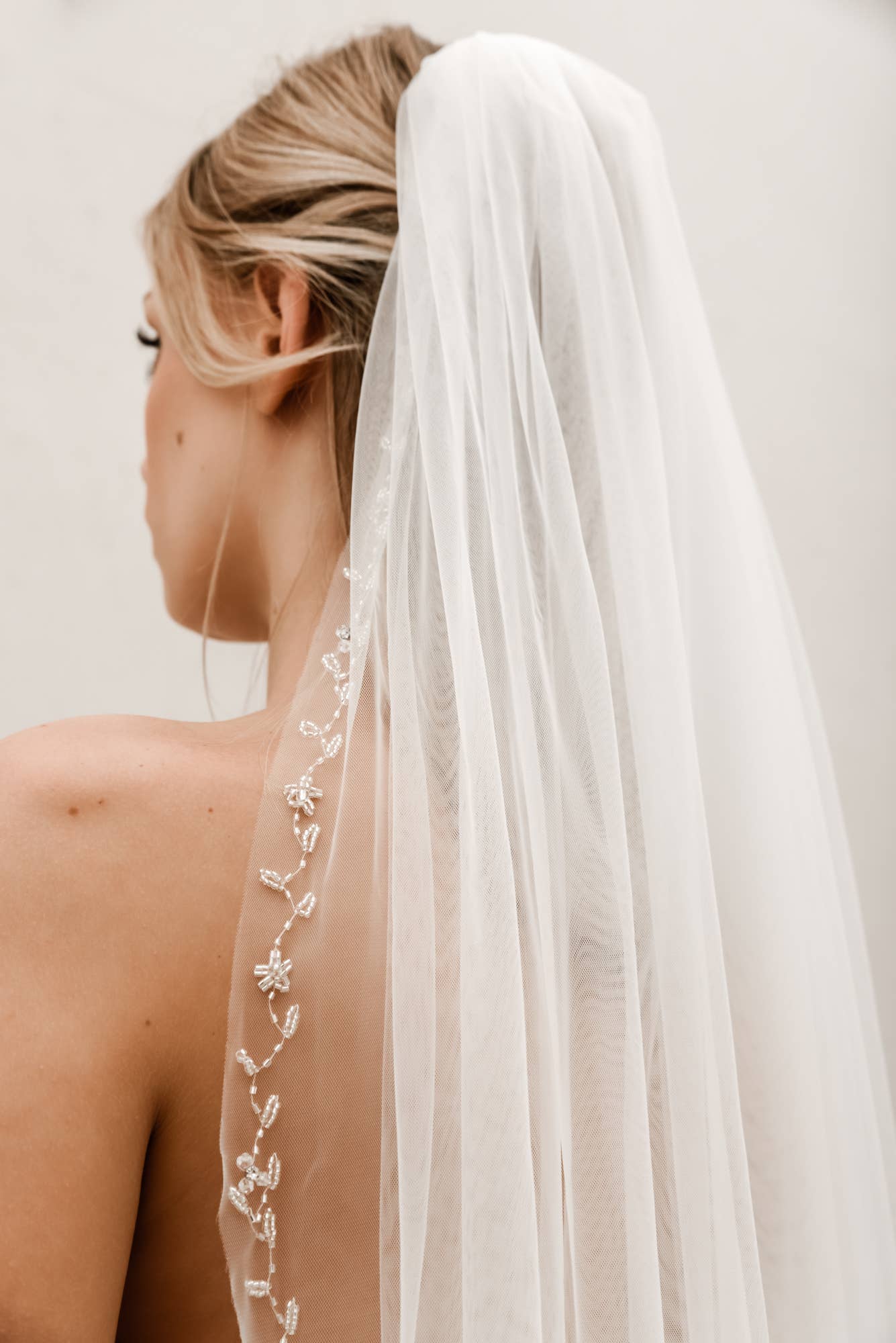 Heirloom Bridal Company - Wholesale Veil - Women's - Floral Beaded Edge Veil V0032