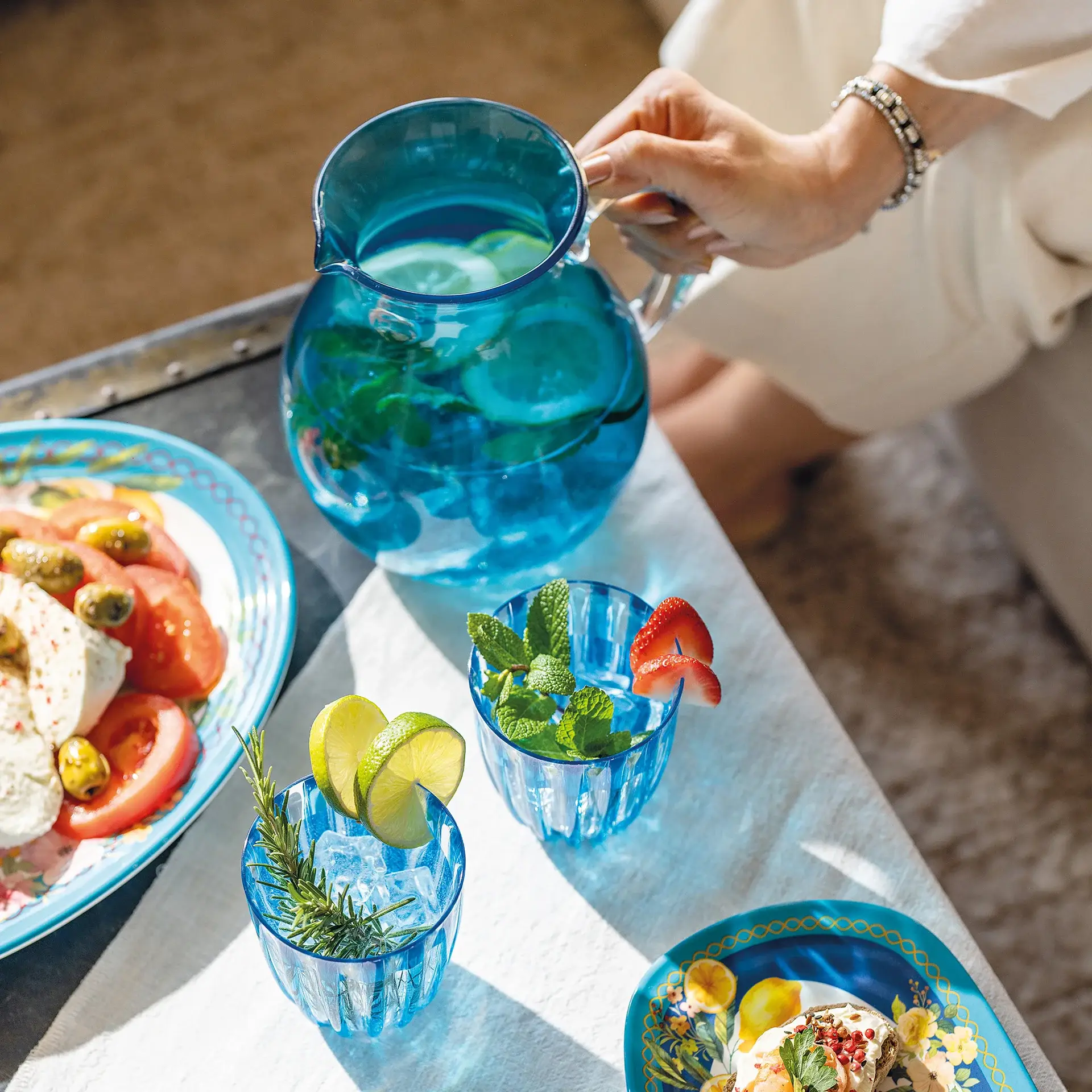 Guzzini - Wholesale Pitcher - DOLCEVITA Potbelly Balloon Pitcher8