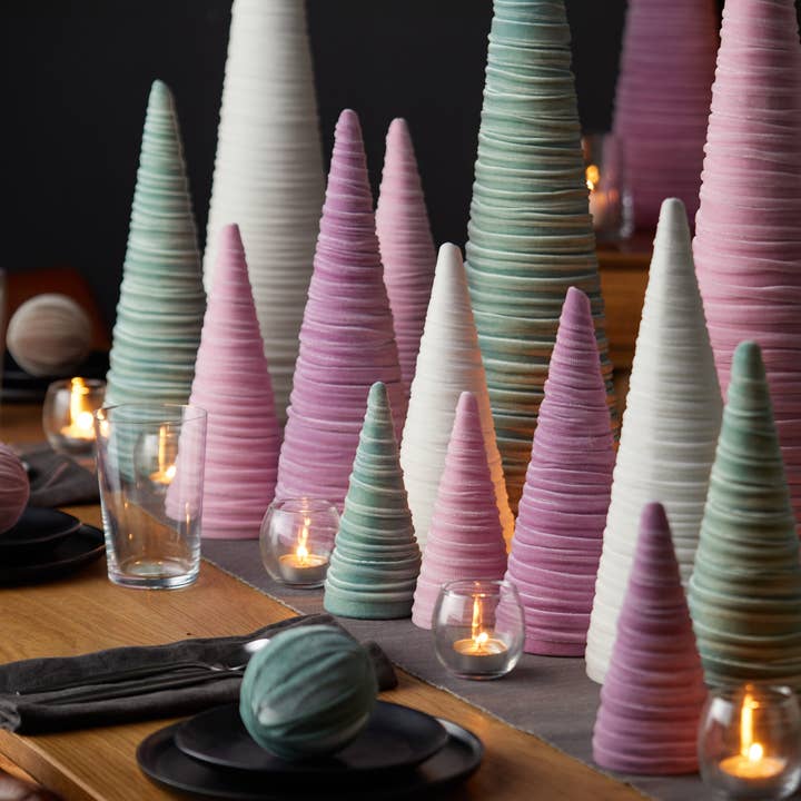 Alberi di Velluto Grandi, Camino Minimalista, Tavola Primaverile per la vendita all'ingrosso da parte di Your Heart's Content