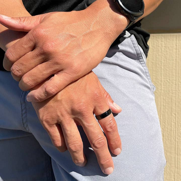 ANNEAU NOIR - 6 MM pour la vente par FU MILLI