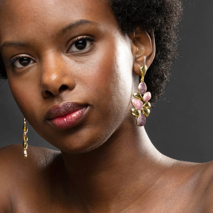 Luxenter - Wholesale Dangle Earrings - Pendientes de Resina Violeta acabados en oro amarillo de 18K - Nortul2