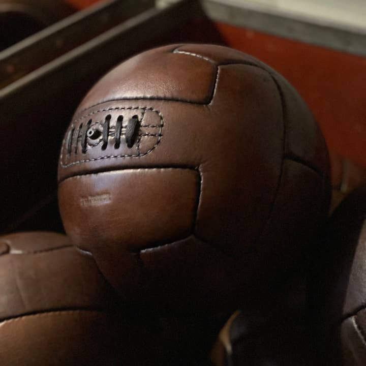 John Woodbridge Makers - Wholesale Sports Ball - VINTAGE LEATHER FOOTBALL T-SHAPE 19301