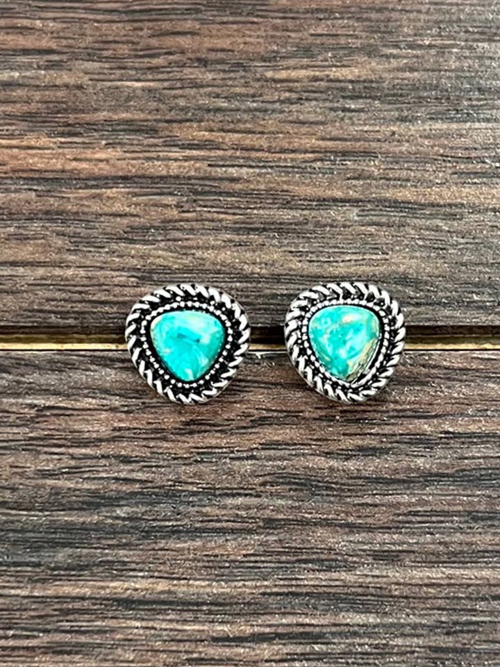 724829, Orecchini a Perno con Pietre Irregolari da 7mm per la vendita all'ingrosso da parte di ISAC Trading Inc