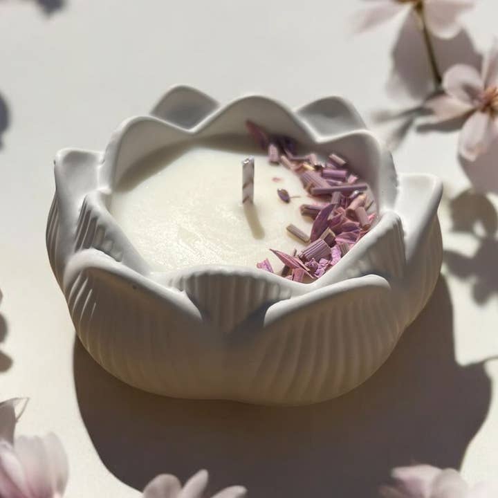 LOTUS FLOWER JASMINE & SANDALWOOD CANDLE for wholesale by Naturaldreams8