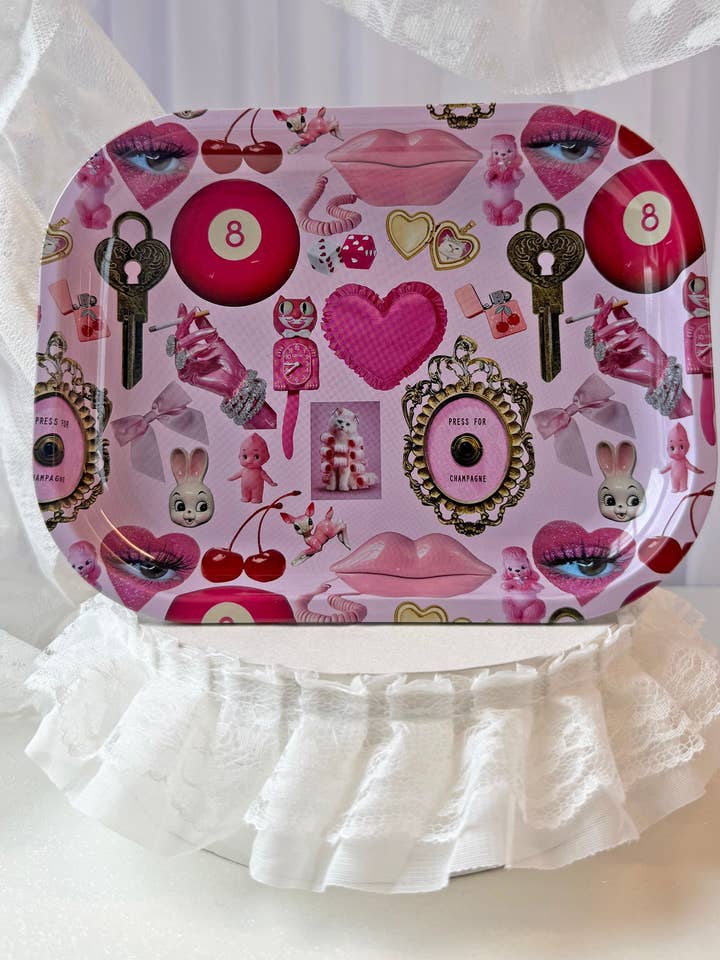 Plateau de choses roses pour la vente par A Shop of Things