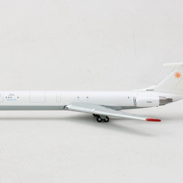 Daron Worldwide Trading - Wholesale Toy Plane - Kids - HERPA RADA IL62MF 1/500 (**)3