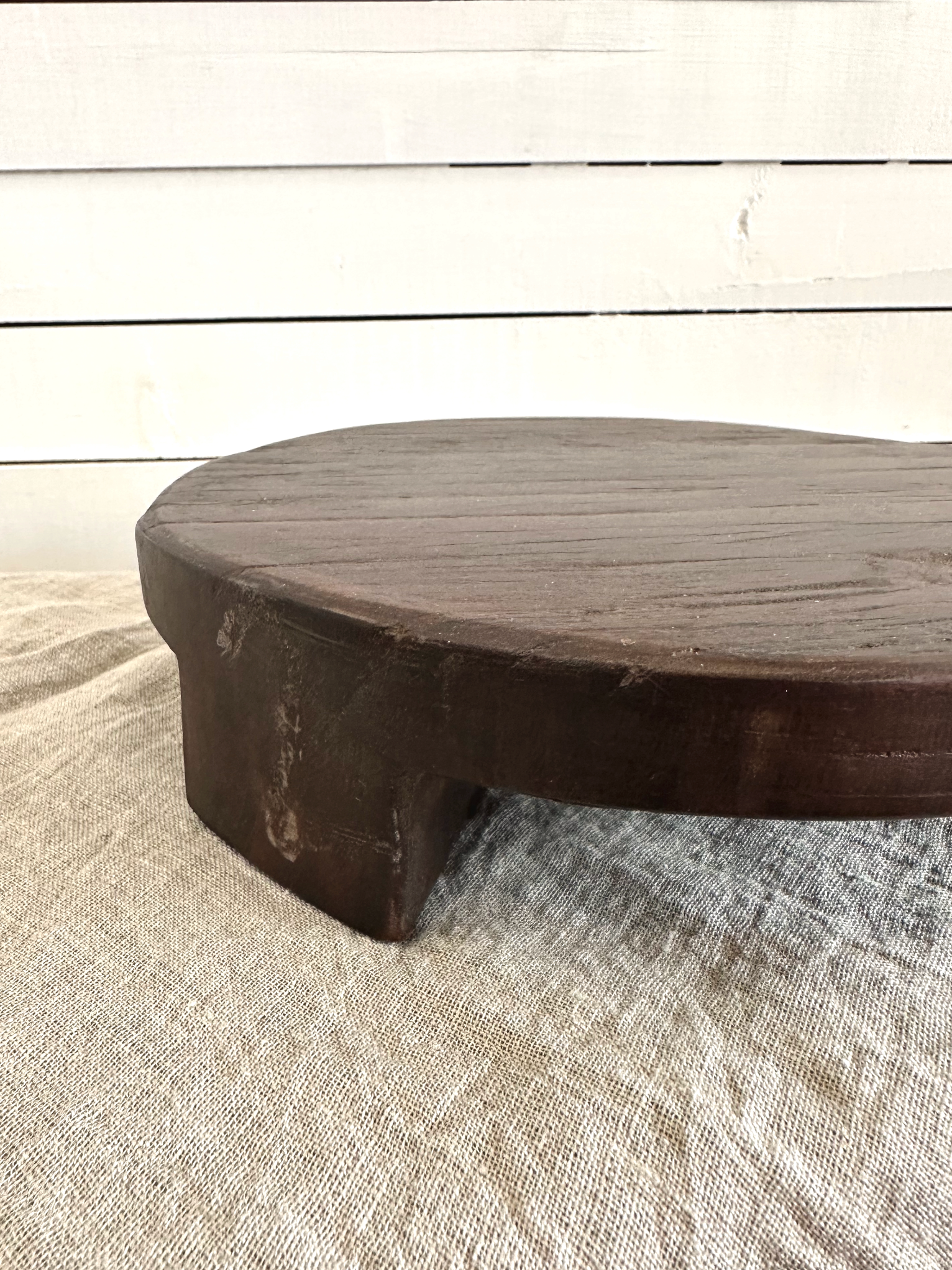 Made Market Co. – wholesale Dekorativ tallrik/fat/skål – Hittade trä piedestal Medium1