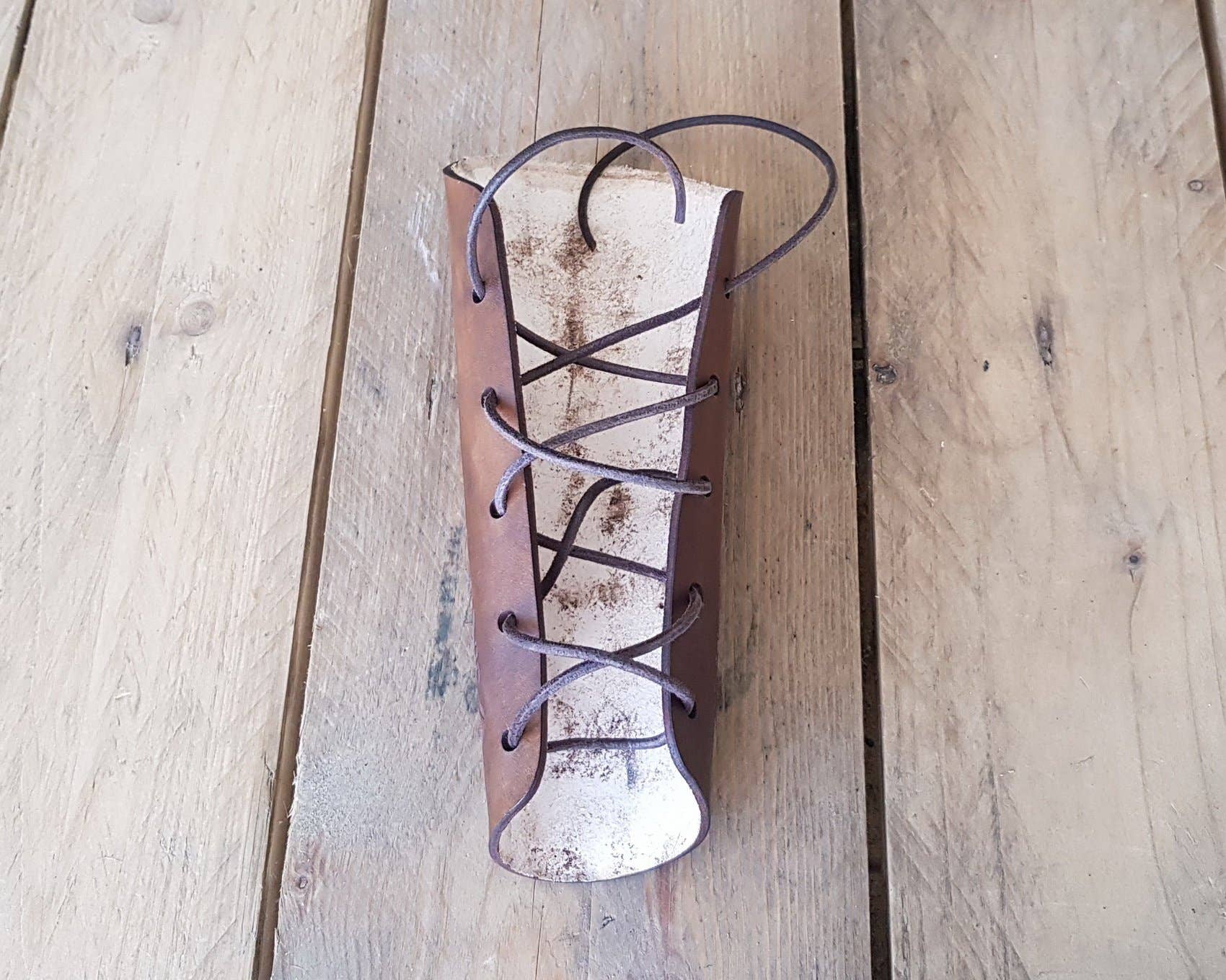 Outcast Props - Vente Déguisement – unisexe - Brassard en cuir viking Yggdrasil6