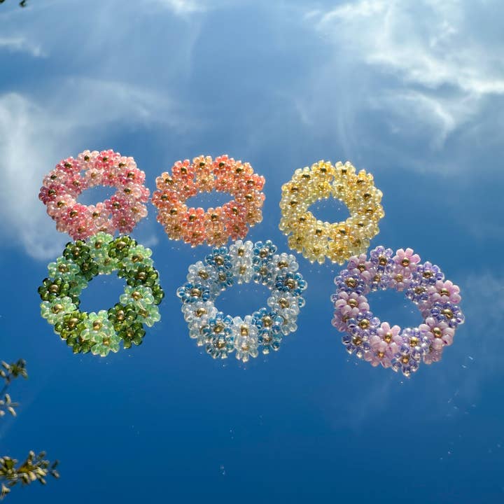 Bague de fleurs "Lynn" en perles de verre colorées pour la vente par cool people club