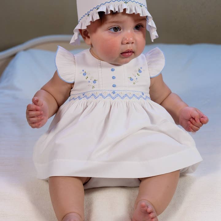 Vestido Branco com Mangas de Folho e Bonito Boné por atacado de Hello Bebes!