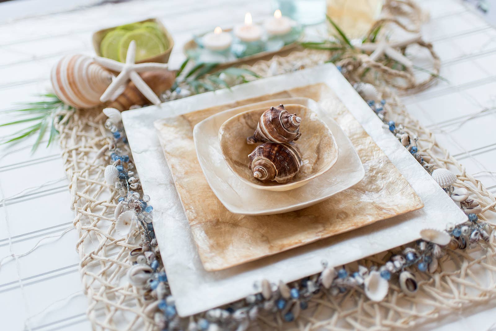 Dekorasyon Gifts  Decor - Vente Assiettes/plats/bols de décoration - Assiette carrée en Capiz de 15 cm6